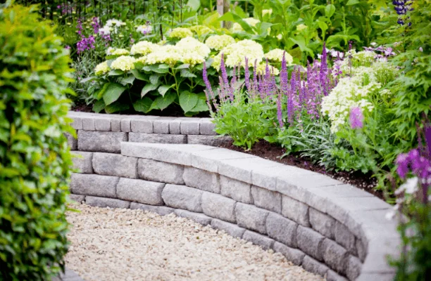 Drainage behind a retaining wall